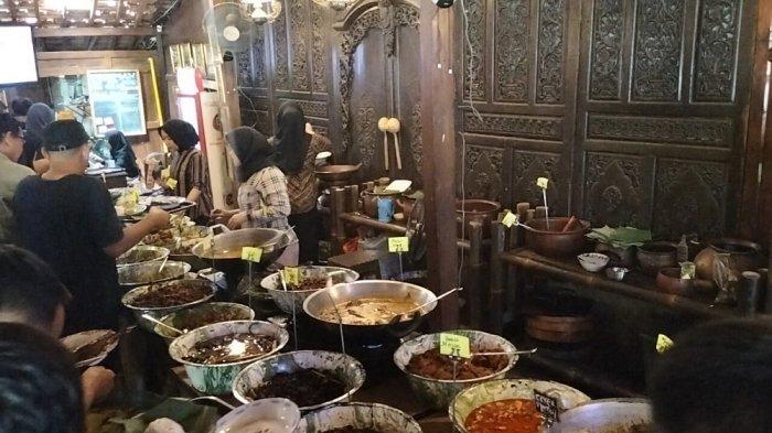 KULINER DEPOK - Suasana Omah Simbah Resto di Jalan Boulevard, Grand Depok City, Kecamatan Cilodong, Kota Depok. (TribunnewsDepok.com/M Rifqi Ibnumasy)