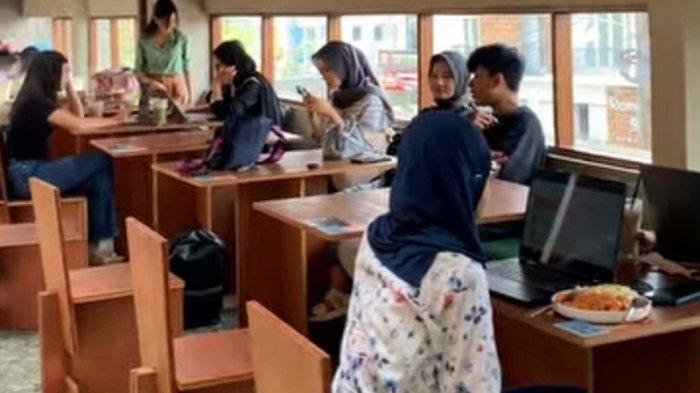 Kafe baru bernama Kylau Common Space terletak di Jalan Palakali, Kukusan, Beji, Depok, tidak jauh dari kampus Universitas Indonesia menjadi tempat nongkrong favorit bagi kaum muda.