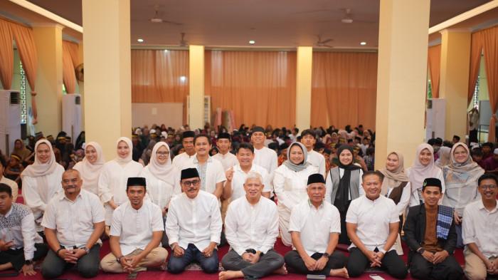 BUKA PUASA - Suasana buka puasa bersama seluruh karyawan Kalla Land & Property dan ribuan anak Panti Asuhan di Masjid Raya Bukit Baruga, Kecamatan Manggala, Kota Makassar, Sulawesi Selatan, Kamis (6/3/2026). Buka puasa merupakan kegiatan tahunan yang rutin diadakan Kalla Land & Property tiap Ramadan.