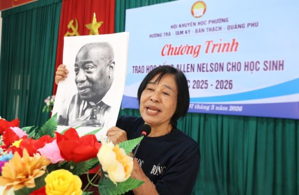 100 học sinh khó khăn, hiếu học Đà Nẵng nhận học bổng mang tên cựu binh Mỹ - Ảnh 1.