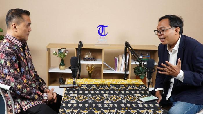 DAMPAK PERANG TERHADAP JAKARTA - Staf Khusus Gubernur Jakarta Bidang Komunikasi Sosial Chico Hakim (kiri) podcast bersama Host TribunJakarta Jaisy Rahman Tohir di Studio Tribun Network, Jalan Palmerah Selatan, Jakarta Pusat, Kamis (5/3/2026). Chico menjelaskan tentang dampak perang AS-Israel dengan Iran terhadap Jakarta.