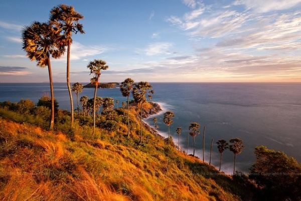 Mũi Laem Phromthep trong những điểm ngắm hoàng hôn nổi tiếng của Phuket. Ảnh: Sergey