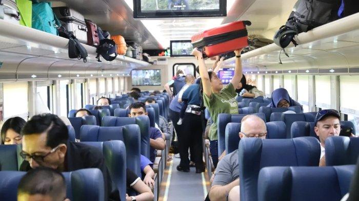 Ilustrasi perjalanan mudik naik kereta api melalui program Mudik Gratis 2026 AirNav Indonesia.