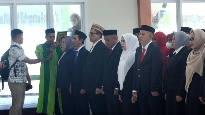 PELANTIKAN KEPSEK — Rohaniawan mengambil sumpah dan janji Kepala Sekolah. Bupati Gorontalo secara resmi melantik 19 Korwil dan 171 Kepsek. (Sumber: TribunGorontalo.com/Fajri A Kidjab)