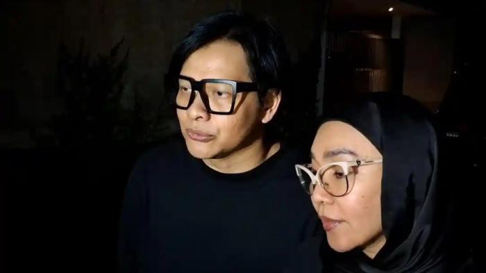 VIDI ALDIANO MENINGGAL - Armand Maulana dan sang istri Dewi Gita hadir di rumah duka, tempat jenazah Vidi Aldiano disemayamkan, kawasan Cipete Jakarta Selatan, Sabtu (7/3/2026).
