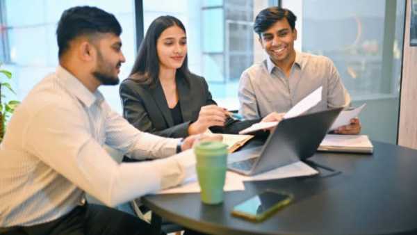 Higher salary or better lifestyle? Advice sought from internet on changing job