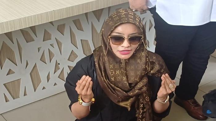 RICHARD LEE DITAHAN - Doktif saat ditemui di Pengadilan Negeri Jakarta Selatan, Rabu (11/2/2026). Ia mengaku lega setelah Richard Lee resmi ditahan di Rumah Tahanan (Rutan) Polda Metro Jaya, Jumat (6/3/2026) malam.