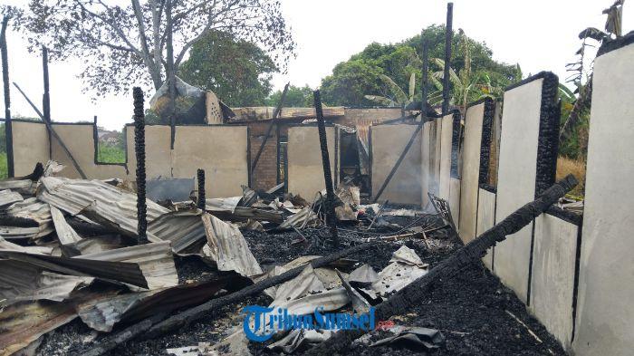 KEBAKARAN -- Kondisi rumah yang hangus terbakar dalam peristiwa kebakaran di Jalan Ki Kemas Rindo, Lorong Ki A Madani, Ogan Baru, Kecamatan Kertapati pada Minggu (8/3/2026). Dalam peristiwa tersebut korban yang meninggal dunia ternyata seorang mualaf, tinggal seorang diri setelah pisah dengan istri.