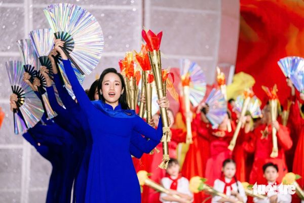 Duyên dáng áo dài - Ảnh 2.