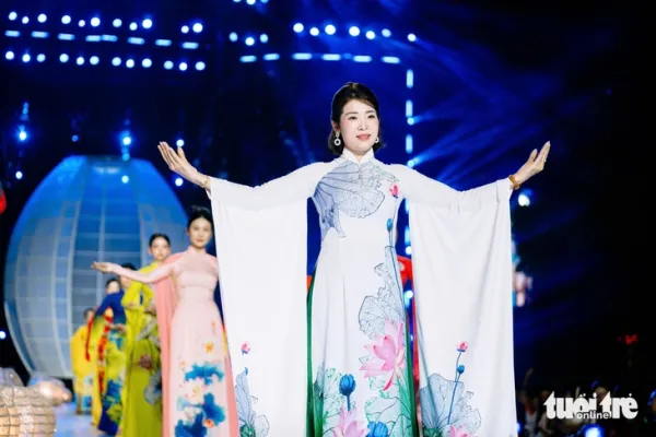 Đội ‘Vàng son tên Bác’ đoạt giải nhất Duyên dáng áo dài TP.HCM 2026 - Ảnh 11.