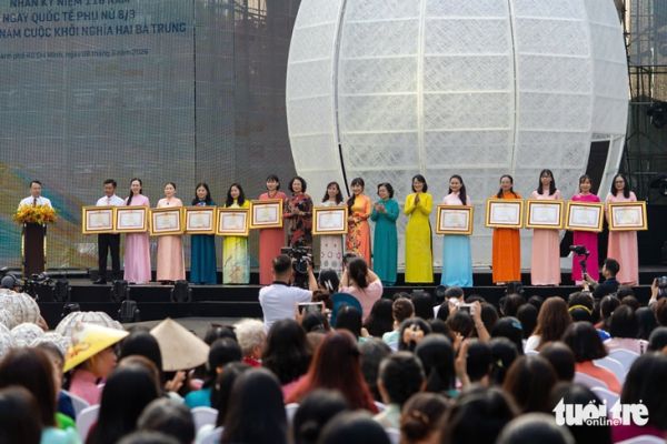 58.000 phụ nữ đồng diễn áo dài tại TP.HCM - Ảnh 2.