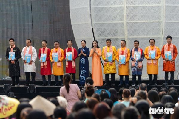 58.000 phụ nữ đồng diễn áo dài tại TP.HCM - Ảnh 4.