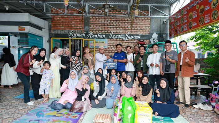 BUKA BERSAMA - Komunitas motor yang tergabung dalam Yamaha Riders Federation Indonesia (YRFI) Jambi menggelar kegiatan buka puasa bersama sebagai bentuk mempererat silaturahmi antar komunitas motor Yamaha di Provinsi Jambi.