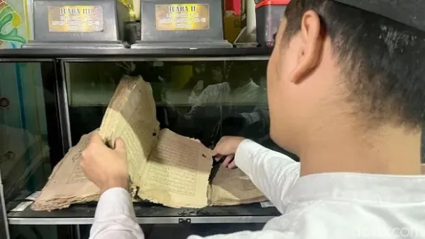 Manuskrip Al-Quran Kuno Koleksi Pesantren Tertua di Mojokerto