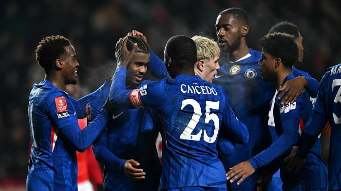 PERAYAAN KEMENANGAN - Selebrasi para pemain Chelsea setelah mencetak gol ke gawang Charlton Athletic pada pertandingan putaran 3 Piala FA di The Valley Stadium, Minggu (11/1) dini hari WIB.