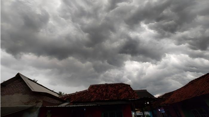 MENDUNG- Ilustrasi cuaca mendung atau berawan tebal di satu wilayah yang ada di Indonesia.