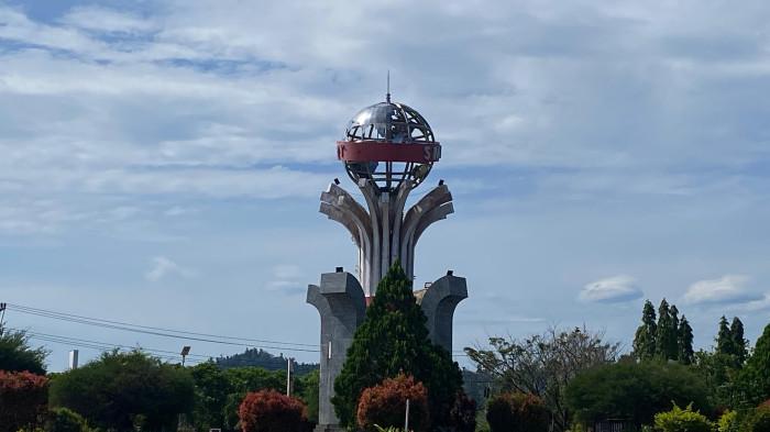 PROYEK BELUM DIBAYAR – Seorang kontraktor pekerjaan air mancur dan lampu di Bundaran Smart Pasangkayu mempertanyakan bayaran pekerjaan yang hingga kini belum ia terima dari pihak Dinas PUPR Kabupaten Pasangkayu.