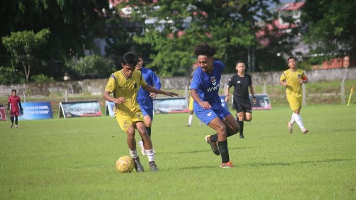 BANGKIT - Momen saat laga Persma Manado vs Persmin Mianahasa di Stadion Klabat, Manado, Sabtu 28 Februari 2026.
