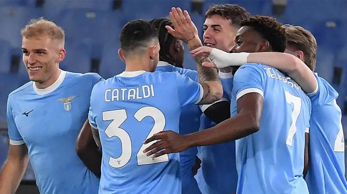 SELEBRASI DI OLIMPICO - Para pemain Lazio merayakan gol pada pertandingan pekan 29 Liga Italia Serie A antara Lazio vs Sassuolo di Stadion Olimpico, Roma, Italia, Selasa (10/3/2026) dini hari WIB. Lazio memenangkan laga tersebut dengan skor 2-1 yang mengakhiri rentetan empat pertandingan mereka tanpa kemenangan di Serie A.