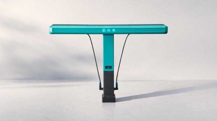 BYD juga memperkenalkan konsep BYD FLASH Charging Station dengan desain charger T-shaped pulley berteknologi 'zero gravity' yang memudahkan pengguna mengakses kabel pengisian tanpa menyentuh tanah.