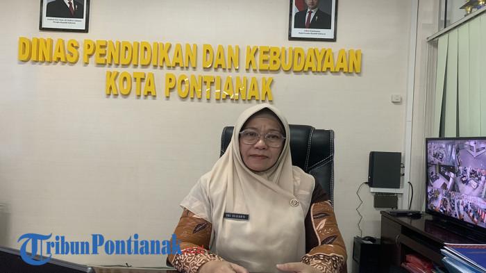 BERIKAN KETERANGAN - Kepala Dinas Pendidikan dan Kebudayaan Kota Pontianak, Sri Sujiarti memastikan gaji guru PPPK paruh waktu telah dibayarkan, Selasa 10 Maret 2026. 