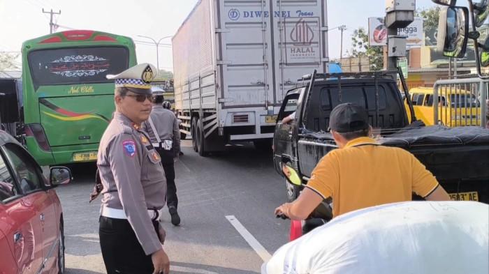 macet pasar tegalgubug cirebon