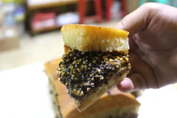 Manis Legit Martabak Bangka Afo di Bogor yang Dipanggang Pakai Arang