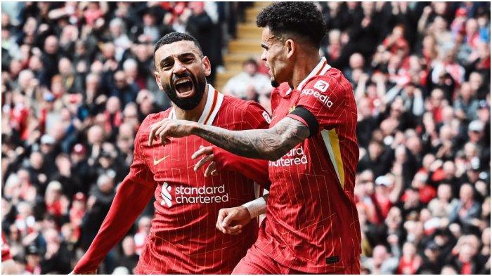 SELEBRASI LIVERPOOL - Pemain Liverpool Mohamed Salah (kiri) merayakan gol bersama Luiz Diaz (kanan) ke gawang West Ham United pada pertandingan pekan ke-32 Liga Inggris 2024/2025 di Stadion Anfield, Minggu (13/4/2025). (Instagram Liverpool - 13/4/2025)