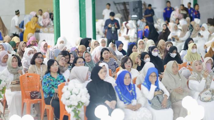 BUKBER: Gubernur Sulawesi Utara, Yulius Selvanus Komaling (YSK), menghadiri kegiatan buka puasa bersama pemerintah dan masyarakat Kota Kotamobagu, Selasa (10/3/2026).