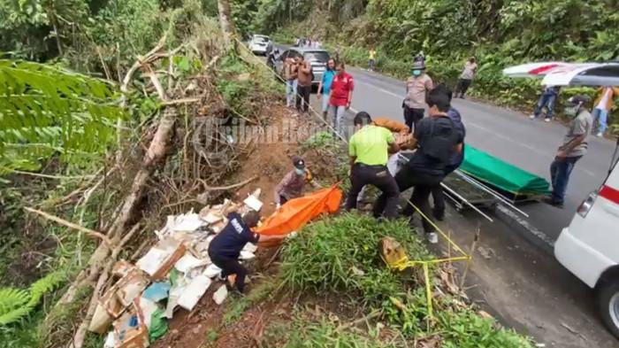 PENEMUAN MAYAT - Mayat perempuan tanpa identitas ditemukan di jurang Jalan Lintas Gunung Kepahiang, Selasa (10/3/2026). Setelah dilakukan pemeriksaan, korban diketahui sedang hamil tua.