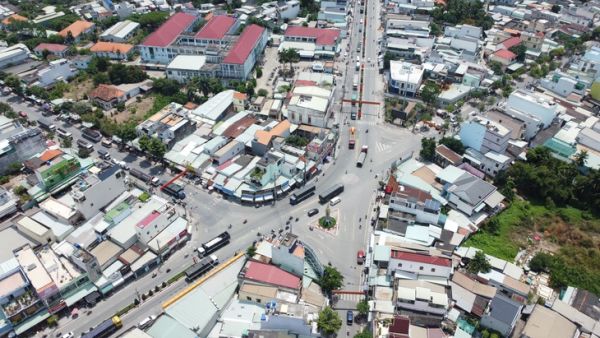 Bến Lức - Ảnh 1.