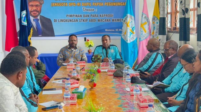 SERAP ASPIRASI - Anggota Komite III DPD RI Arianto Kogoya mendesak pemerintah pusat maupun daerah untuk memberikan perhatian serius terhadap pengembangan perguruan tinggi swasta di wilayah Papua Pegunungan.
