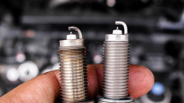 Comparison of used and new spark plugs