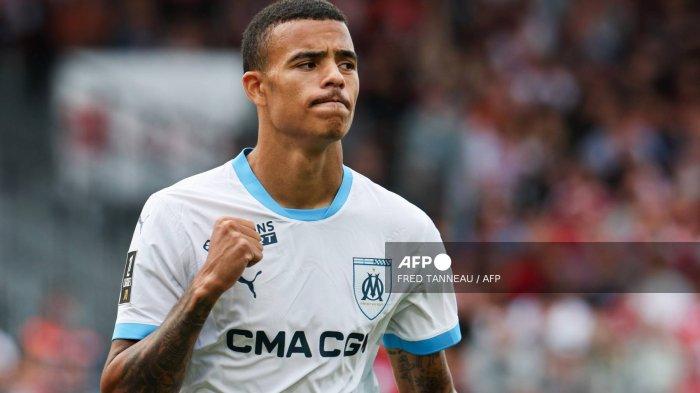 Penyerang Marseille asal Inggris bernomor punggung 10 Mason Greenwood merayakan gol pertamanya bagi timnya dalam pertandingan Liga Prancis antara Stade Brestois 29 (Brest) dan Olympique Marseille (OM) di Stade Francis-Le Ble di Brest, Prancis barat pada 17 Agustus 2024. (Foto oleh FRED TANNEAU / AFP)
