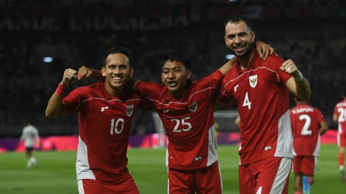 SELEBRASI TIMNAS INDONESIA - Pemain Timnas Indonesia, Egy Maulana Vikri, Beckham Putra, Jordi Amat, melakukan selebrasi usai gol ke gawang China Taipei pada pertandingan FIFA Matchday di Stadion Gelora Bung Tomo, Surabaya pada Jumat (5/9/2025). SURYA/HABIBUR ROHMAN