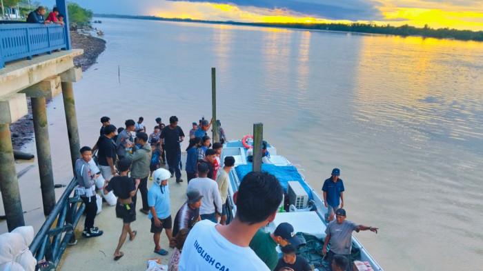 ABK SPEEDBOAT TERJATUH - Speedboat reguler saat baru tiba di Pelabuhan Keramat, Tideng Pale, Kecamatan Sesayap, Kabupaten Tana Tidung, Kaltara, Kamis (19/3/2026). ABK salah satu speedboat reguler terjatuh saat masih dalam pelayaran.