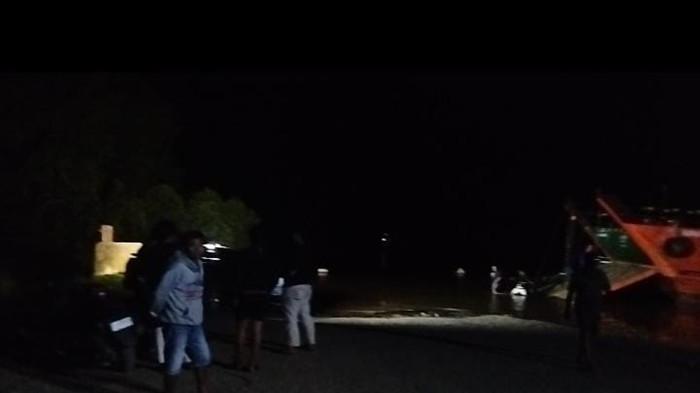 titik kumpul pencarian korban di Pelabuhan Feri Sebawang