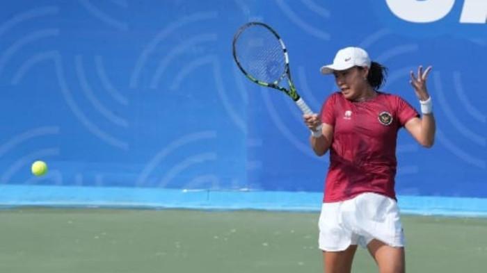 ATLET BERPRESTASI - Petenis Indonesia Janice Tjen torehkan prestasi manis di tahun 2025 dengan tampil di arena Grand Slam dan WTA Tour, menjuarai turnamen WTA 250, menempati ranking 53-54 an dunia dan raih dua emas SEA Games 2025. dok: Kemenpora