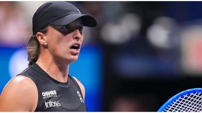 EKSPRESI KEMENANGAN SWIATEK - Iga Swiatek merayakan kemenangan saat tampil di turnamen tenis Grand Slam US Open 2025, Minggu (31/8/2025).