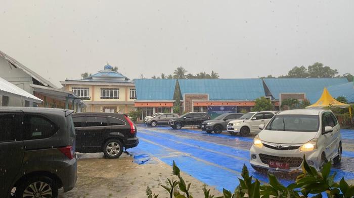 Suasana di sela Salat Idul Fitri yang diikuti warga Muhammadiyah di Masjid Istiqomah