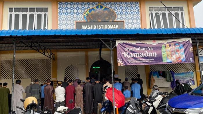 Suasana Salat Idul Fitri yang diikuti warga Muhammadiyah di Masjid Istiqomah, Nunukan