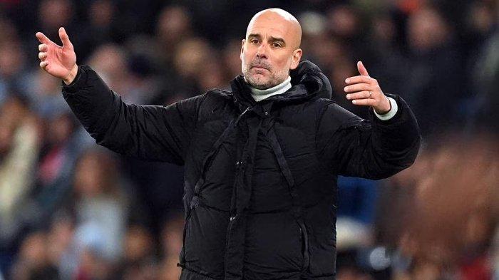 Ekspresi kekecewaan Pep Guardiola ketika Manchester City kena comeback dan ditahan imbang 3-3 oleh Feyenoord, Rabu (27/11/2024).