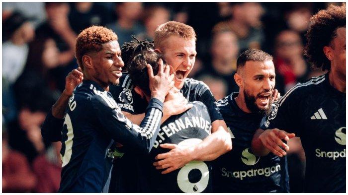 Pemain Manchester United, Matthijs de Ligt, merayakan gol yang ia cetak ke gawang Southampton pada lanjutan Liga Inggris, Sabtu (14/9/2024).
