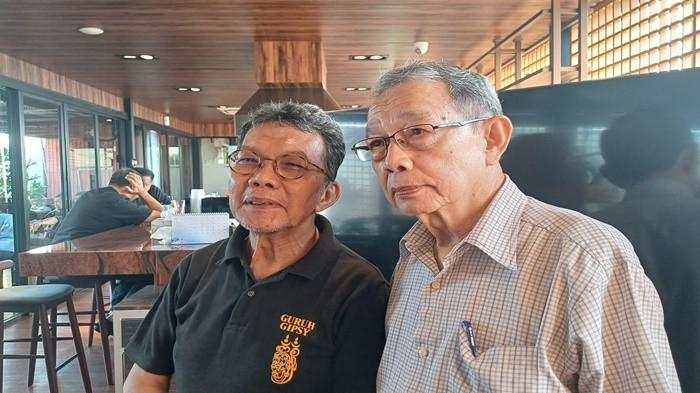 GUGATAN ROYALTI KE VIDI - Keenan Nasution (kiri) dan Rudi Pekerti dalam jumpa pers di daerah Fatmawati, Jakarta Selatan, Selasa (3/6/2025). Keduanya menggugat Vidi Aldiano dugaan pelanggaran hak cipta atas lagu 