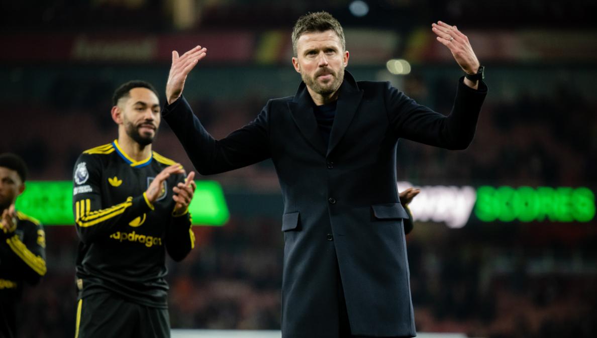 SELEBRASI - Pelatih Manchester United, Michael Carrick merayakan kemenangan bersama timnya setelah mengalahkan Arsenal 3-2 pada pekan ke-23 Liga Inggris, di Emirates Stadium, Minggu (25/1/2026) malam WIB.