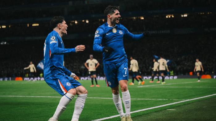 SELEBRAI - Selebrasi penyerang Chelsea, Pedro Neto (kanan) dan Alejandro Garnacho (kiri) pada pertandingan matchday ke-5 fase liga Liga Champions antara Chelsea vs Barcelona di Stambford Bridge, Rabu (26/11/2025) dini hari WIB.