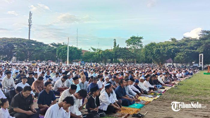ILUSTRASI SALAT ID - Muhammadiyah Karanganyar menggelar Salat Idul Fitri 1447 H/2026 M lebih awal pada Jumat (20/3/2026) pagi. Di Desa Kedungwinong ada isu pembubaran salat Id, namun isu ini dibantah kepolisian.