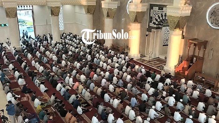 ILUSTRASI. Suasana di dalam Masjid Agung Madaniyah Karanganyar jelang Salat Idul Adha 1444 H, Kamis (29/6/2023). Di kedungwinong, Sukoharjo ada isu pembubaran salat id, ini disebut kesalahpahaman.
