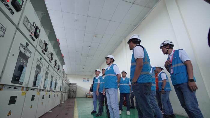 Tim Siaga PLN UID Sumut bersama Manajemen saat melakukan Daring