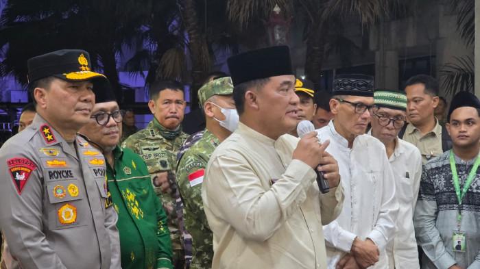 Pelepasan pawai takbiran oleh gub . Foto 2